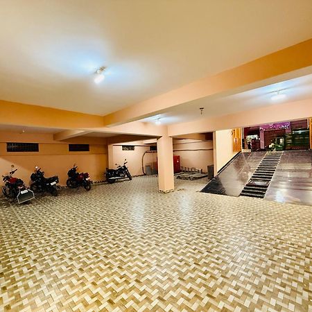 Hotel Golden Crystal Patna  Buitenkant foto