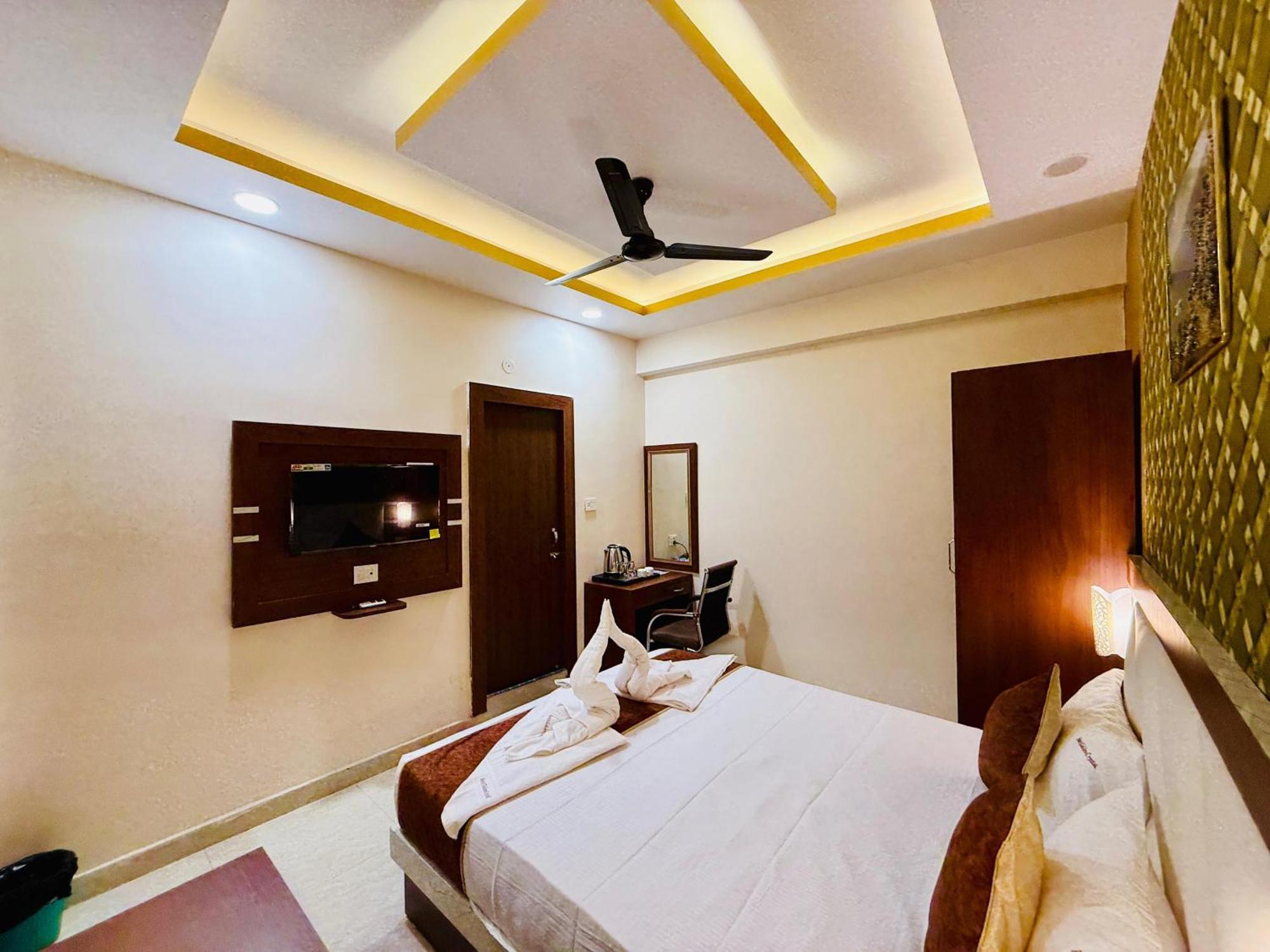 Hotel Golden Crystal Patna  Buitenkant foto