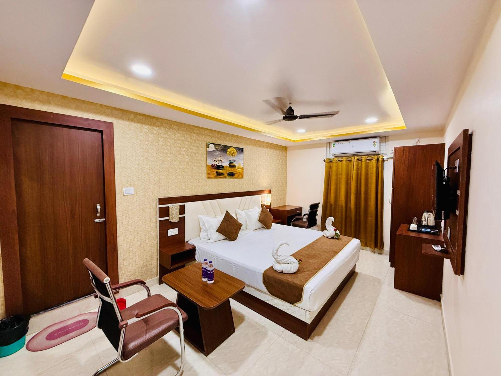 Hotel Golden Crystal Patna  Buitenkant foto