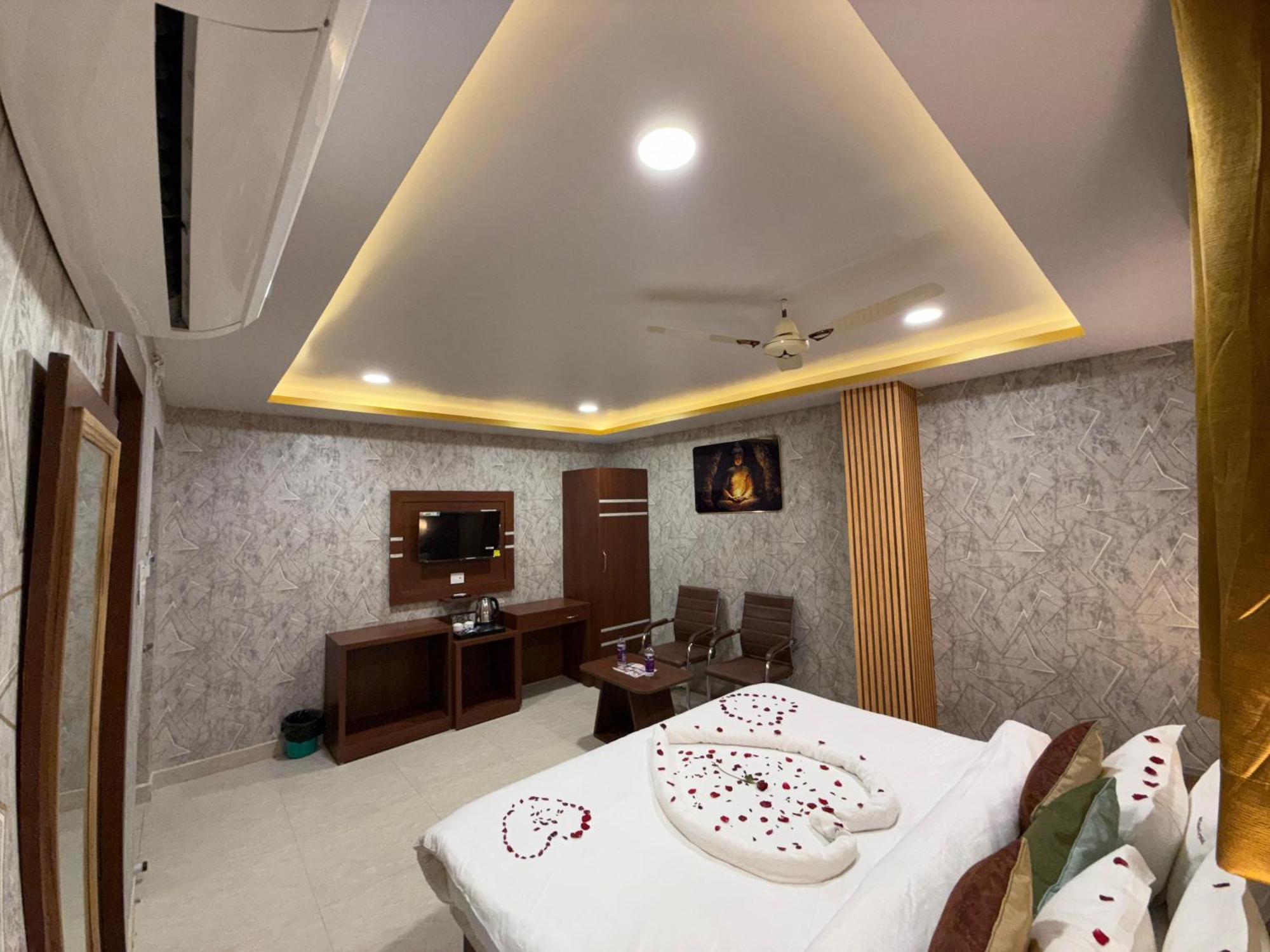 Hotel Golden Crystal Patna  Buitenkant foto