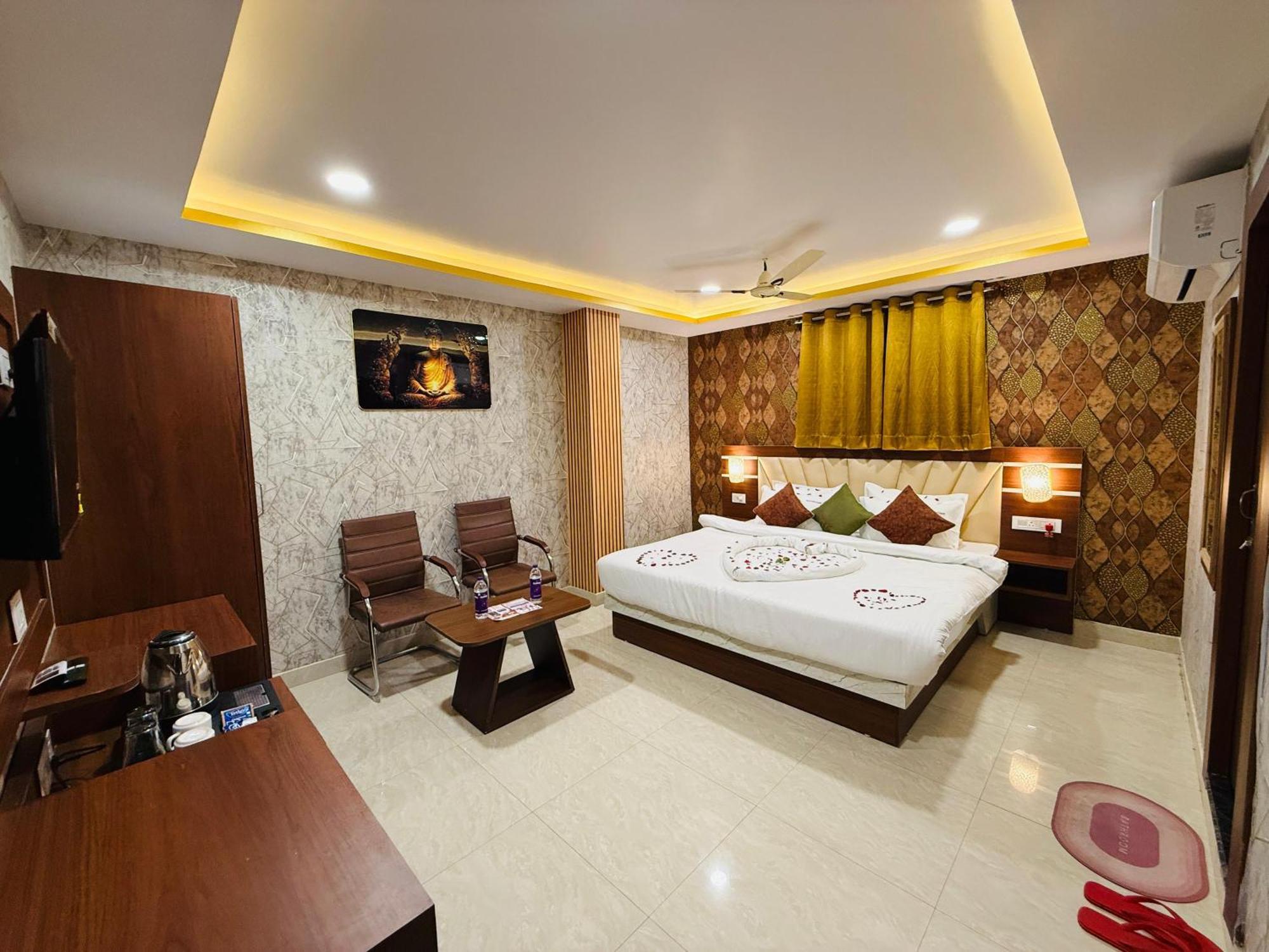 Hotel Golden Crystal Patna  Buitenkant foto