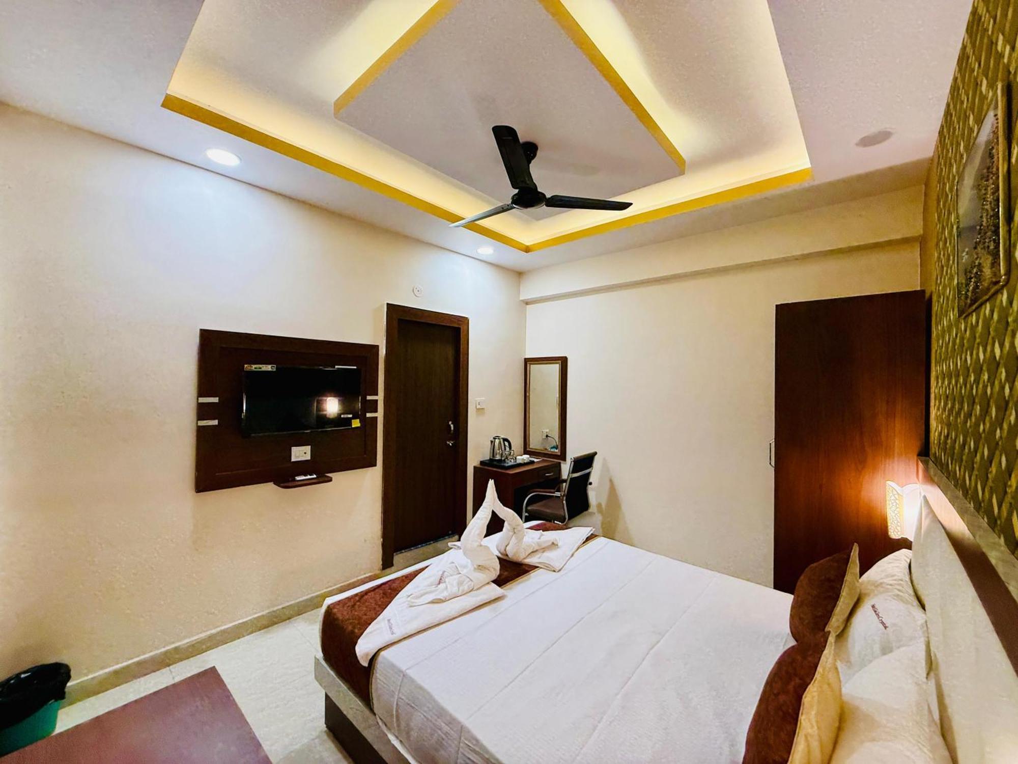 Hotel Golden Crystal Patna  Buitenkant foto